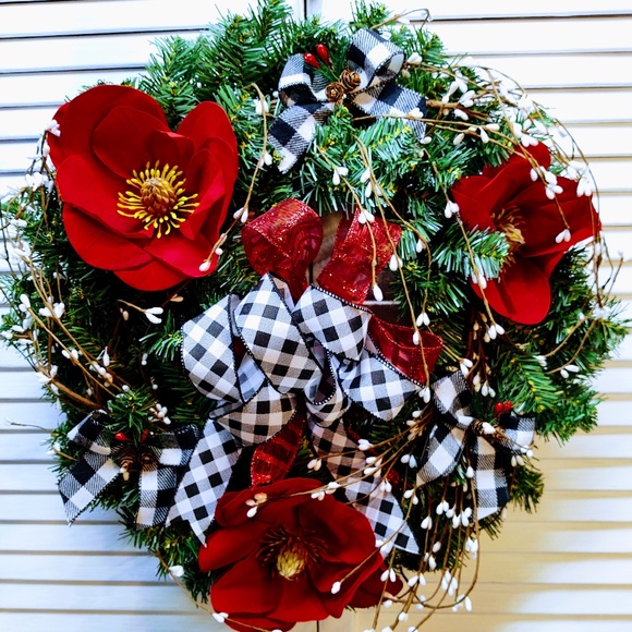 HAND CRAFTED CHRISTMAS MAGNOLIA WREATH 20" - Picture 3 of 9